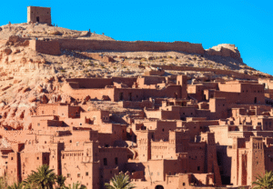 Vista panorámica del ksar fortificado de adobe Ait Ben Haddou, Marruecos, Patrimonio de la Humanidad y escenario de películas.